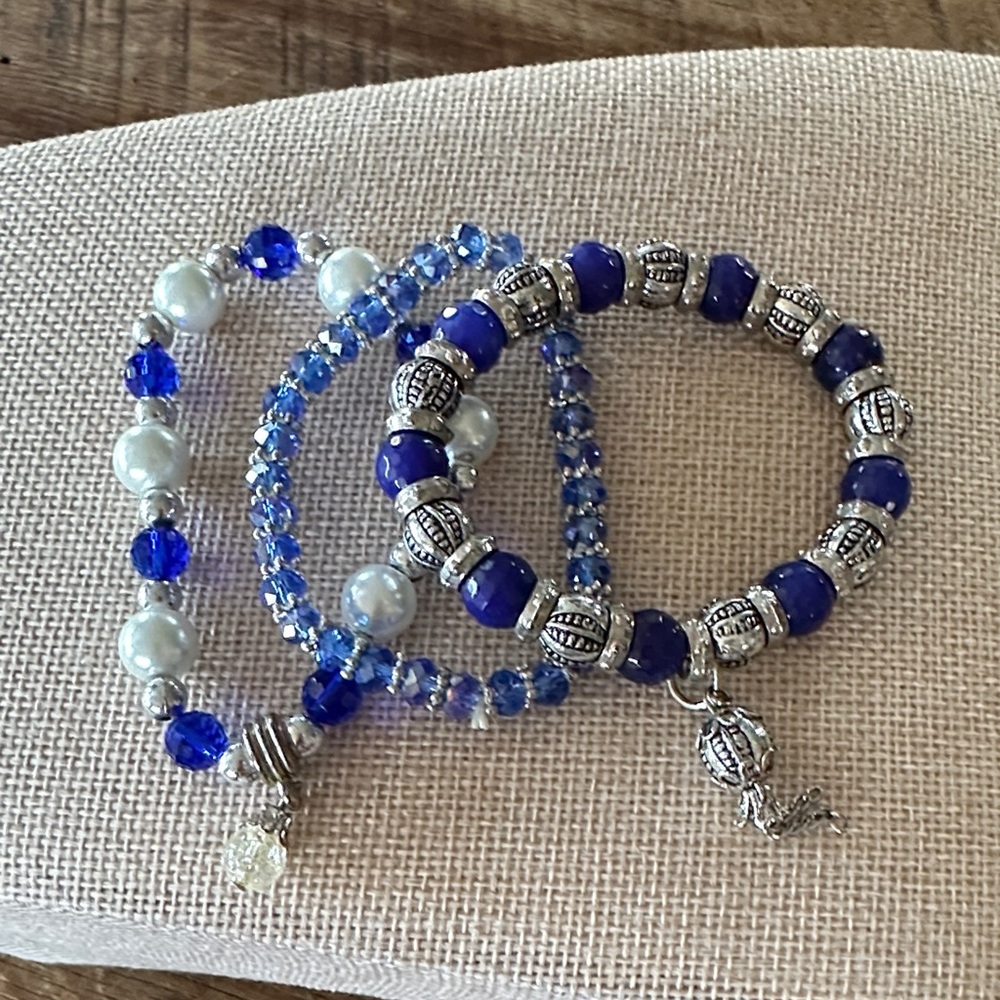Elegant Blue and SilverTone with Dangles Stretch Beaded Bracelet Set